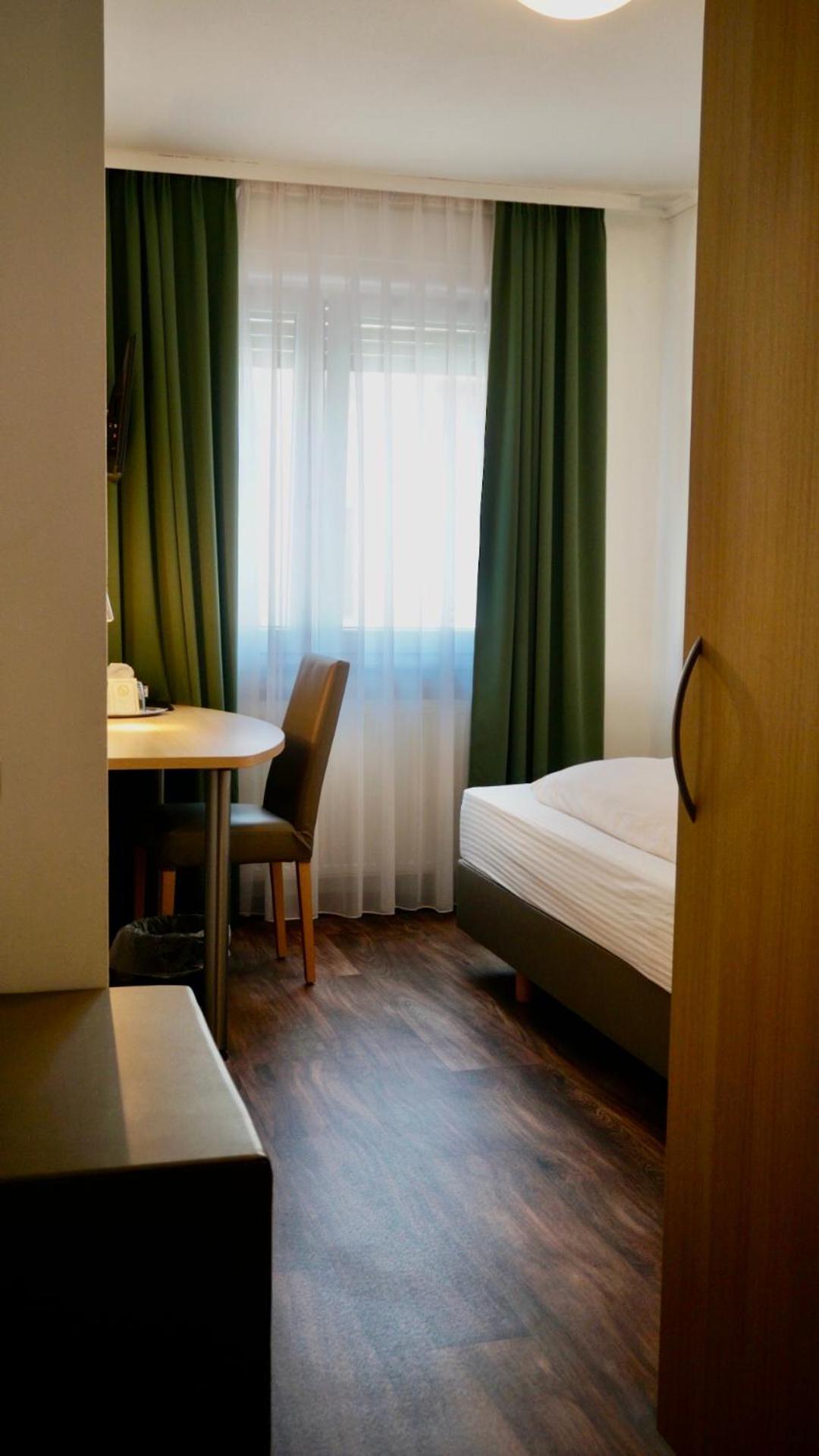 Hotel Hafner - Self Check-In Stuttgart Bagian luar foto